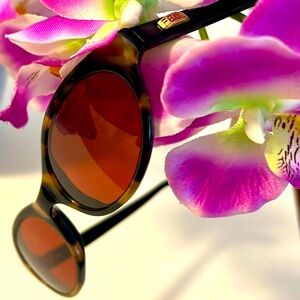 Fendi Black Wayfarer Sunglasses with Glossy Finish vintage